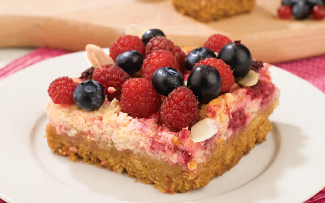 LEMON AND FOREST FRUIT CAKE