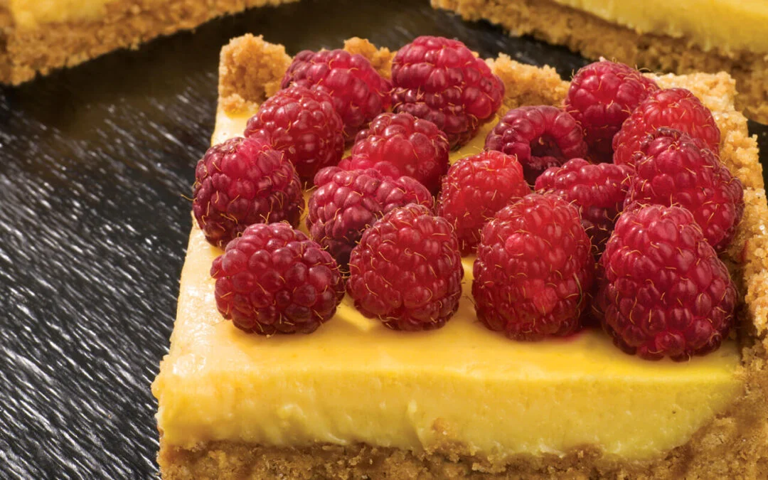 WHITE CHOCOLATE AND RASPBERRIES CAKE