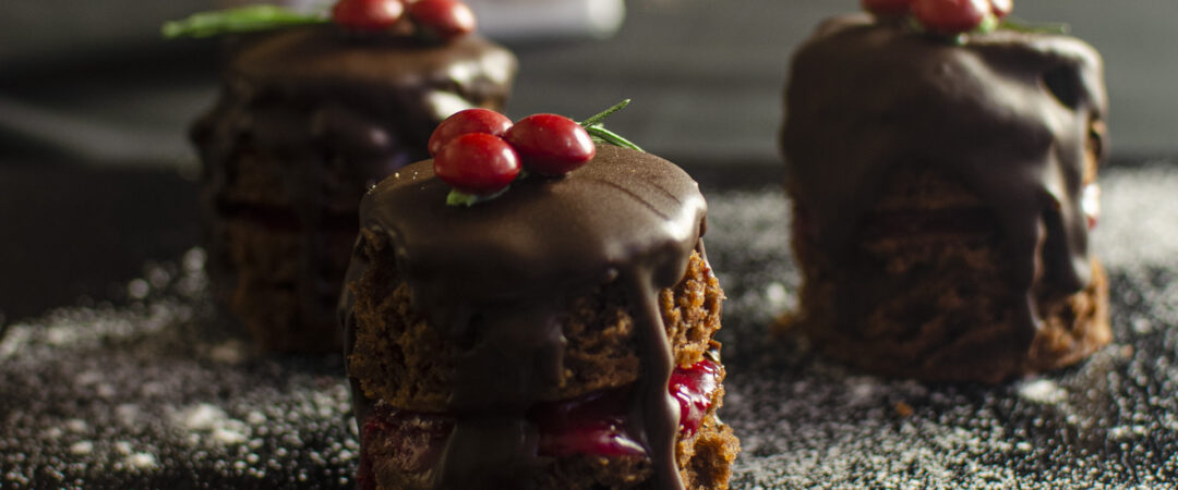 MINI CAKES WITH CHERRY FILLING AND CHOCOLATE GLAZE.